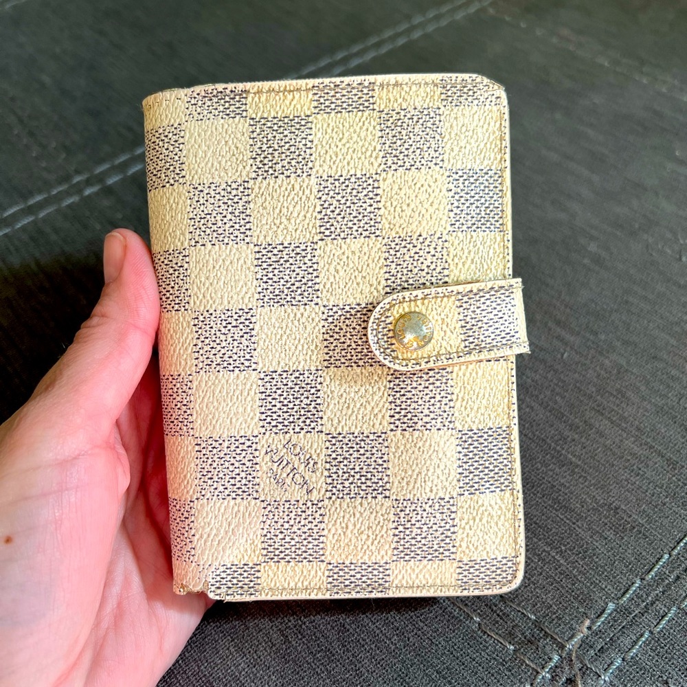 LV Damier Azur kiss lock wallet GUC